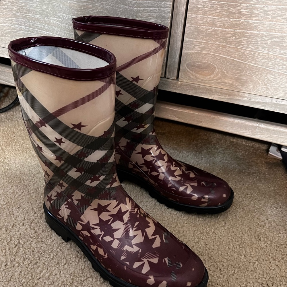 Authentic BURBERRY rain boots (special edition) - Picture 8 of 11